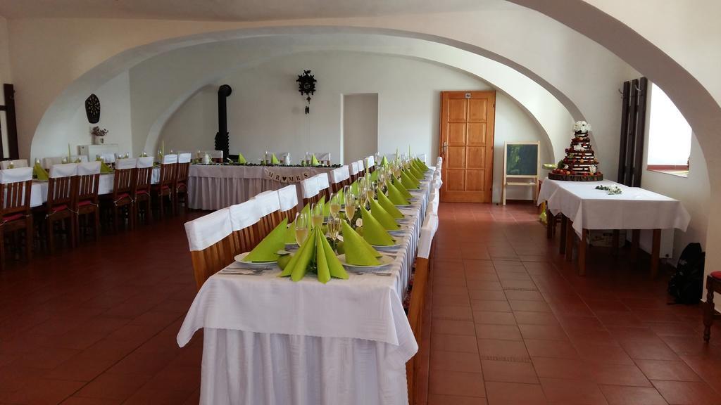 Penzion U Farmare Hotel Chotoviny Buitenkant foto