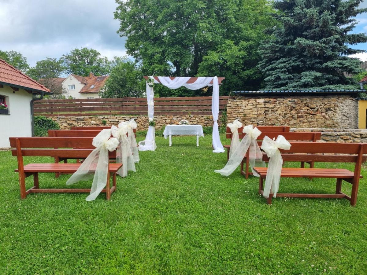 Penzion U Farmare Hotel Chotoviny Buitenkant foto