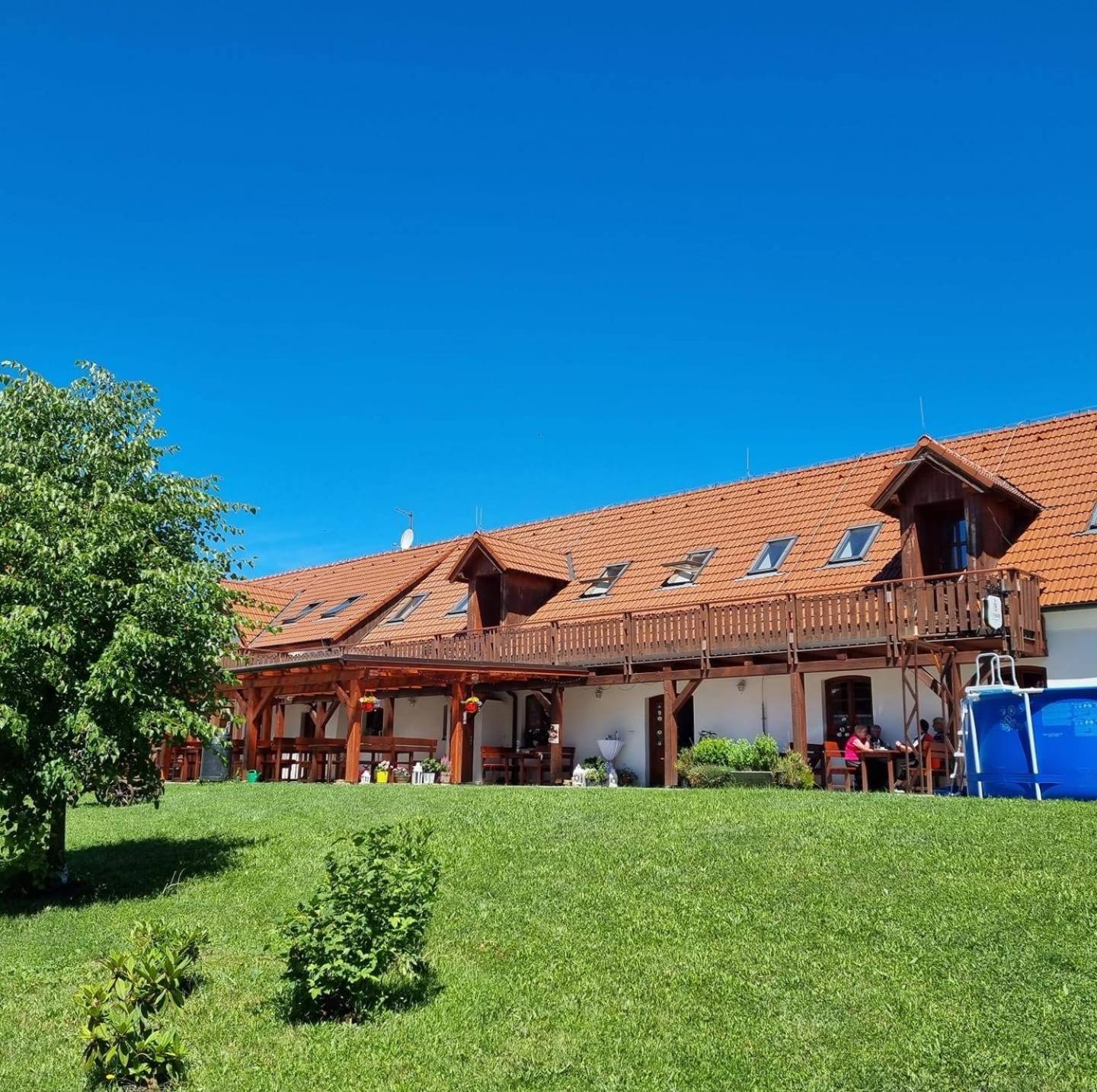 Penzion U Farmare Chotoviny Buitenkant foto