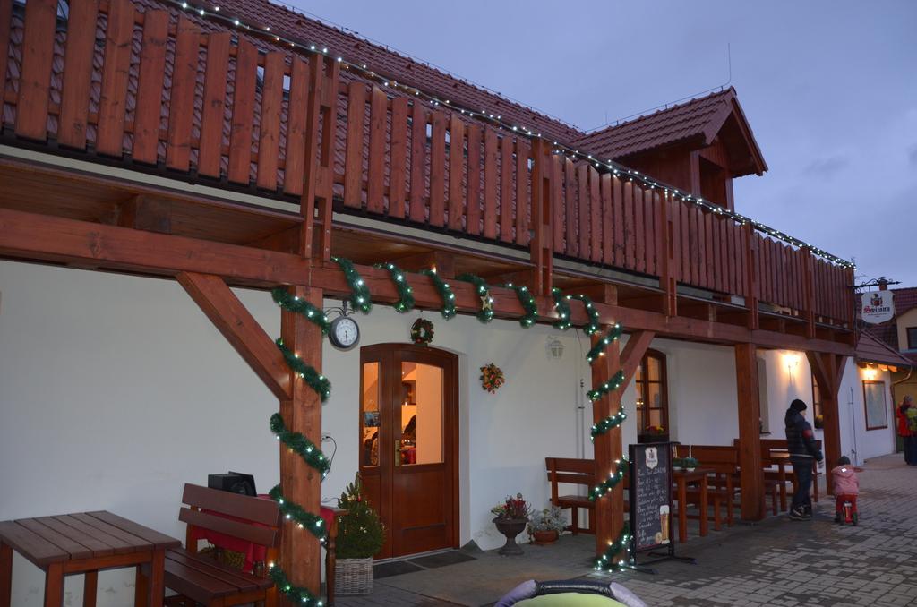 Penzion U Farmare Hotel Chotoviny Buitenkant foto