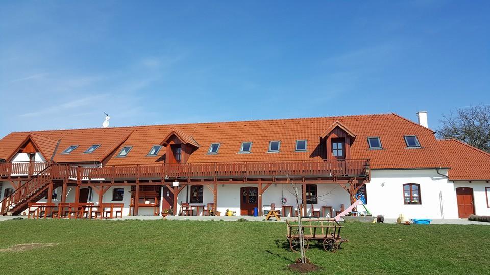 Penzion U Farmare Hotel Chotoviny Buitenkant foto